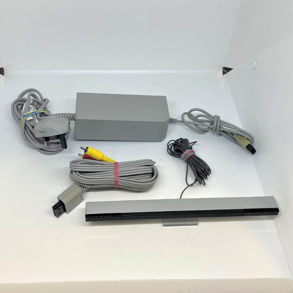 Nintendo Wii Console (White) + Controller + Nunchuck + 5 Games Bundle